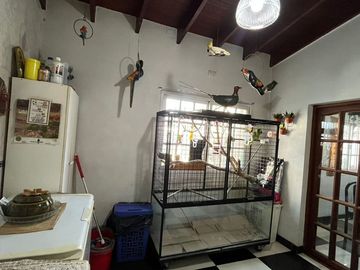 VENTA CASA 4 AMBIENTES EN CASTELAR PATIO GARAGE