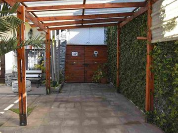 VENTA CASA 4 AMBIENTES EN CASTELAR PATIO GARAGE