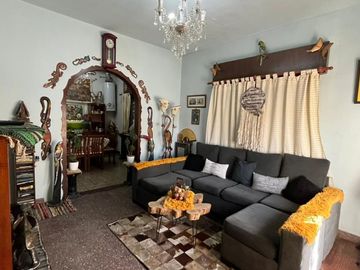 VENTA CASA 4 AMBIENTES EN CASTELAR PATIO GARAGE