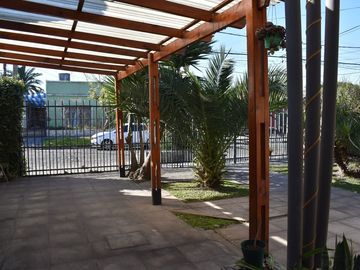 VENTA CASA 4 AMBIENTES EN CASTELAR PATIO GARAGE