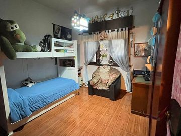 VENTA CASA 4 AMBIENTES EN CASTELAR PATIO GARAGE