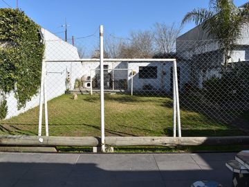 VENTA CASA 4 AMBIENTES EN CASTELAR PATIO GARAGE