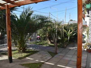VENTA CASA 4 AMBIENTES EN CASTELAR PATIO GARAGE