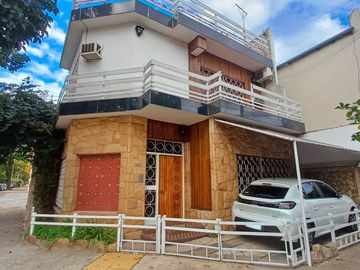 VENTA CASA 7 AMBIENTES LINIERS - DISEÑO FUNCIONAL