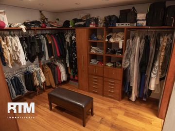 CASA EN VENTA DE 4 RECÁMARAS EN LOMAS 4TA