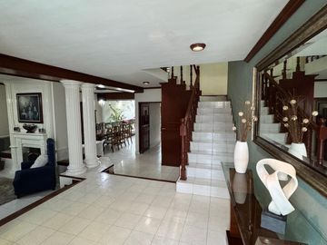 Casa En Venta a UNA cuadra De La Salle Bajío, en Lomas del Sol León Guanajuato