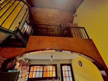 CASA EN VENTA MONTE GRANDE EXCELENTE ESTADO