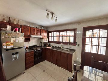 CASA EN VENTA MONTE GRANDE EXCELENTE ESTADO