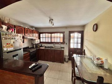 CASA EN VENTA MONTE GRANDE EXCELENTE ESTADO