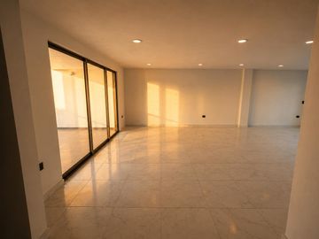 Casa en  venta con 4 recamaras en Lomas de Angelopolis Parque Zacatecas