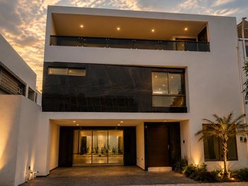 Casa en  venta con 4 recamaras en Lomas de Angelopolis Parque Zacatecas