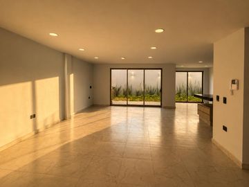 Casa en  venta con 4 recamaras en Lomas de Angelopolis Parque Zacatecas