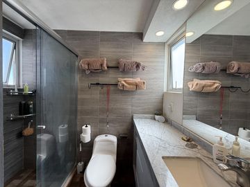 Departamento PH con Terraza Privada frente a Bosque Real, 3 recámaras