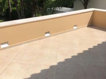 LOMAS RESIDENCIAL, CASA en VENTA, con amplio jardín y alberca