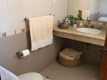 LOMAS RESIDENCIAL, CASA en VENTA, con amplio jardín y alberca