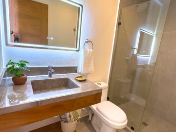 Penthouse de Lujo con Inquilino Activo | Flujo Inmediato en la Mejor Ubicación de Playa del Carmen
