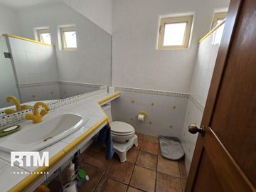 CASA EN VENTA EN ESQUINA, EN LOMAS 4TA