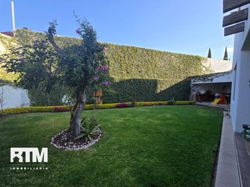 CASA EN VENTA EN ESQUINA, EN LOMAS 4TA