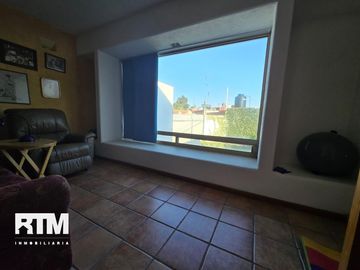 CASA EN VENTA EN ESQUINA, EN LOMAS 4TA