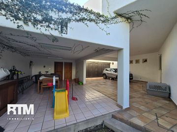 CASA EN VENTA EN ESQUINA, EN LOMAS 4TA