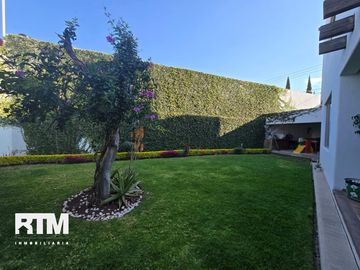 CASA EN VENTA EN ESQUINA, EN LOMAS 4TA
