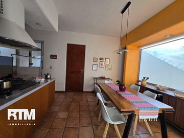 CASA EN VENTA EN ESQUINA, EN LOMAS 4TA