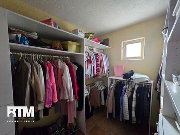 CASA EN VENTA EN ESQUINA, EN LOMAS 4TA