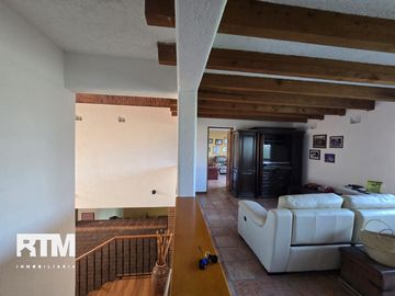 CASA EN VENTA EN ESQUINA, EN LOMAS 4TA