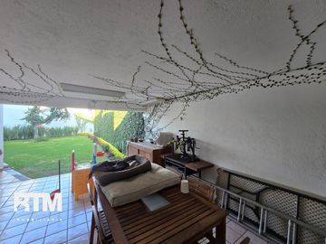 CASA EN VENTA EN ESQUINA, EN LOMAS 4TA
