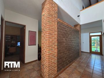 CASA EN VENTA EN ESQUINA, EN LOMAS 4TA