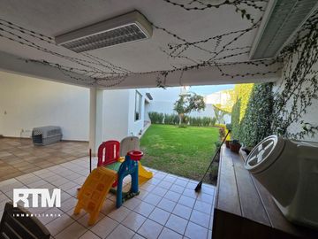CASA EN VENTA EN ESQUINA, EN LOMAS 4TA