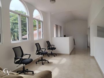 Casa sola en Venta en fraccionamiento cerrado con vigilancia