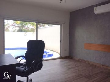 Casa sola en Venta en fraccionamiento cerrado con vigilancia