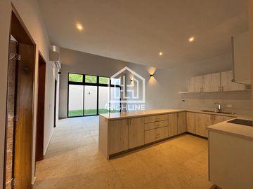 CASA DE 3 RECÁMARAS, TERRAZA, BALCÓN,ALBERCA PRIVADA. PLAYA DEL CARMEN. ENTREGA INMEDIATA.