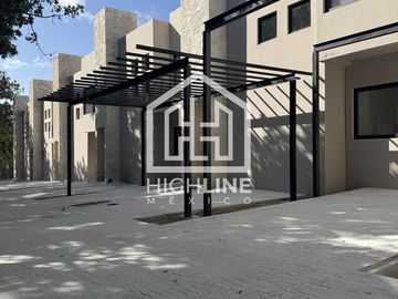 CASA DE 3 RECÁMARAS, TERRAZA, BALCÓN,ALBERCA PRIVADA. PLAYA DEL CARMEN. ENTREGA INMEDIATA.