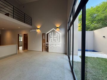 CASA DE 3 RECÁMARAS, TERRAZA, BALCÓN,ALBERCA PRIVADA. PLAYA DEL CARMEN. ENTREGA INMEDIATA.