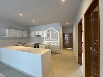 CASA DE 3 RECÁMARAS, TERRAZA, BALCÓN,ALBERCA PRIVADA. PLAYA DEL CARMEN. ENTREGA INMEDIATA.
