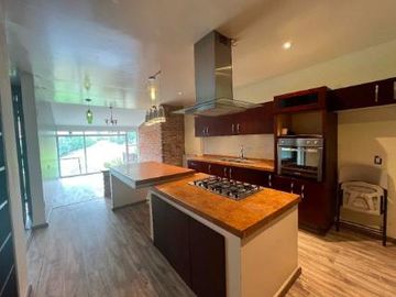 Casa en Venta y Renta en Bosque Real. Loma Alta.