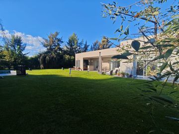 VENTA CASA BARRIO SAN GABRIEL. UNA PLANTA. PILETA