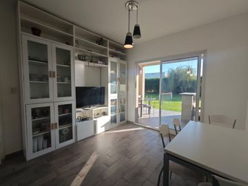 VENTA CASA BARRIO SAN GABRIEL. UNA PLANTA. PILETA