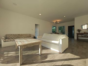 VENTA CASA BARRIO SAN GABRIEL. UNA PLANTA. PILETA
