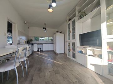 VENTA CASA BARRIO SAN GABRIEL. UNA PLANTA. PILETA