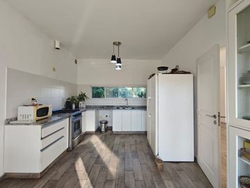 VENTA CASA BARRIO SAN GABRIEL. UNA PLANTA. PILETA