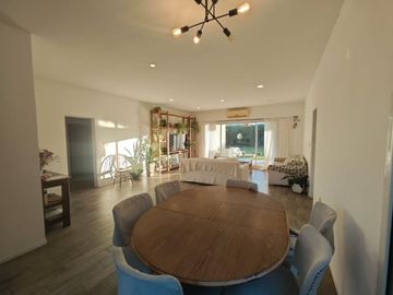 VENTA CASA BARRIO SAN GABRIEL. UNA PLANTA. PILETA