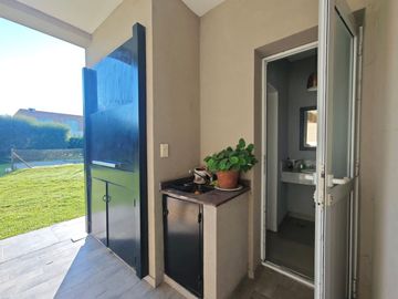 VENTA CASA BARRIO SAN GABRIEL. UNA PLANTA. PILETA