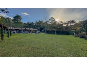 Venta de Finca en Vereda Yarumal, Sector Sajonia Rionegro