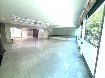 ARRIENDO BODEGA EN POBLADO - PATIO BONITO
