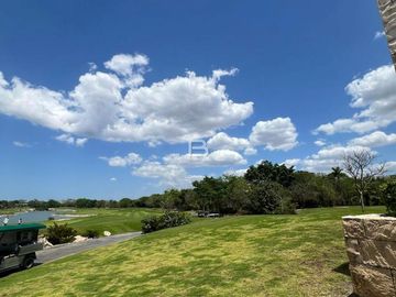 Terreno En Venta En Residencial Oasis Merida