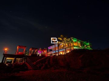 En Venta Casa-Hotel de 6 Habitaciones en Isla Blanca