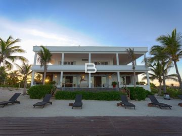 En Venta Casa-Hotel de 6 Habitaciones en Isla Blanca